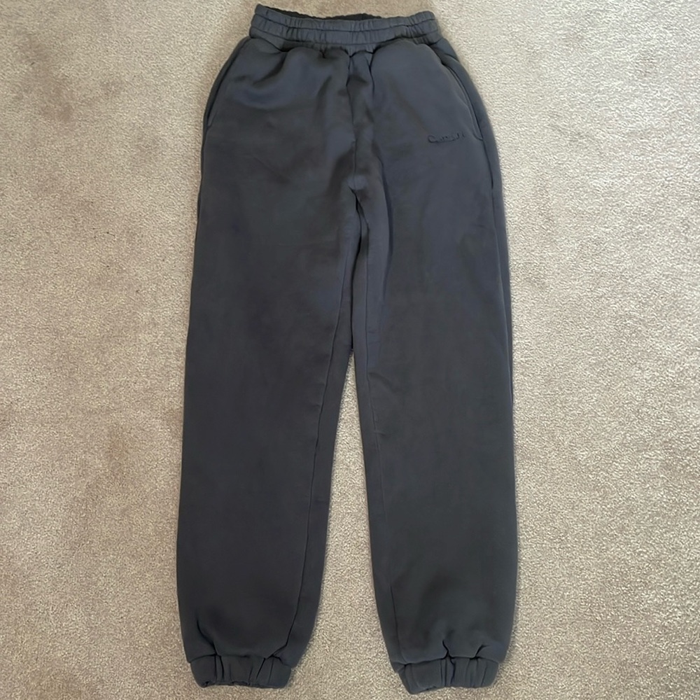 Comfrt Brand Sweatshirt and Sweatpants